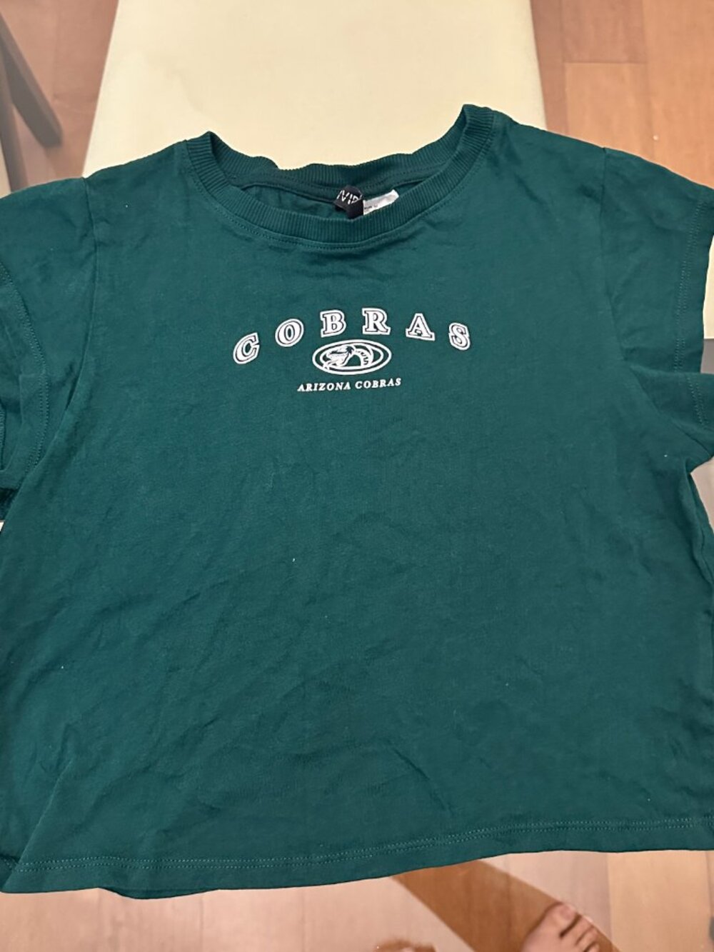 Divided green cropped tee Arizona Cobras front logo size M. SKU-A342#croptop